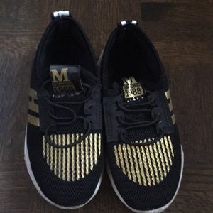 Size 27 toddler shoes